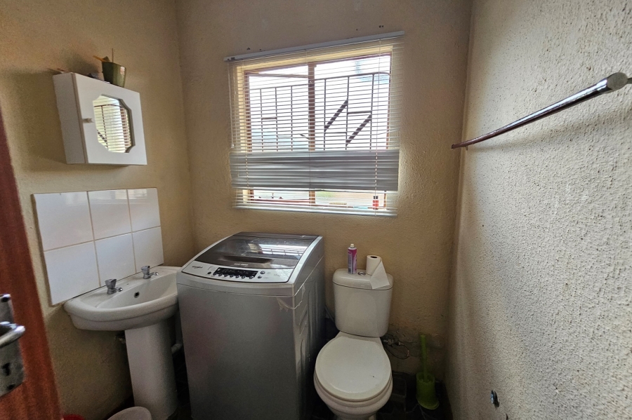To Let 3 Bedroom Property for Rent in Tlhabane West North West